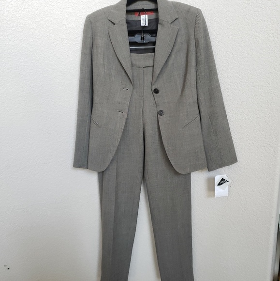 New Anne Klein Suit - Picture 1 of 3